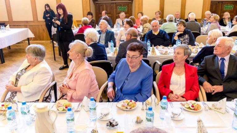swiateczne spotkanie zwiazku emerytow w wielickim Magistracie-017.jpg