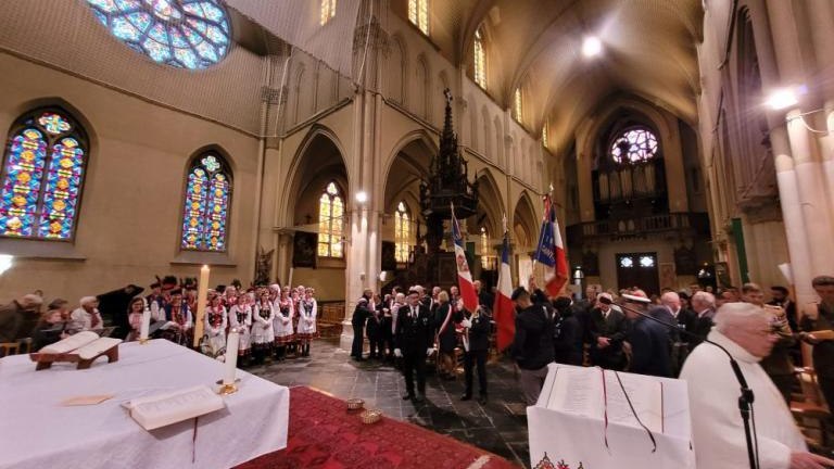delegacja Gminy Wieliczka obchody 78. rocznicy zakonczenia II Wojny Swiatowej w Saint-Andre-004.jpg