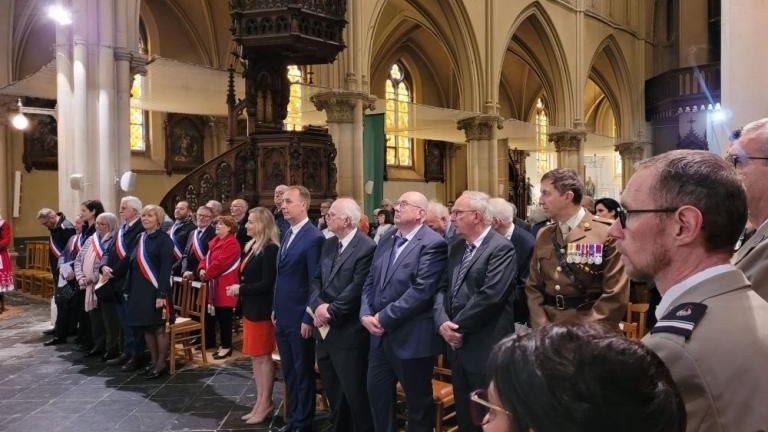 delegacja Gminy Wieliczka obchody 78. rocznicy zakonczenia II Wojny Swiatowej w Saint-Andre-011.jpg