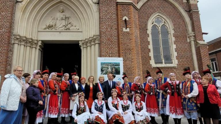 delegacja Gminy Wieliczka obchody 78. rocznicy zakonczenia II Wojny Swiatowej w Saint-Andre-028.jpg