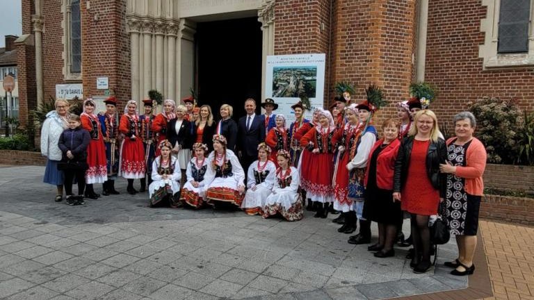 delegacja Gminy Wieliczka obchody 78. rocznicy zakonczenia II Wojny Swiatowej w Saint-Andre-029.jpg