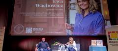 „Kobieta w koronie” – spotkanie z Ewą Wachowicz w Tygodniu Bibliotek