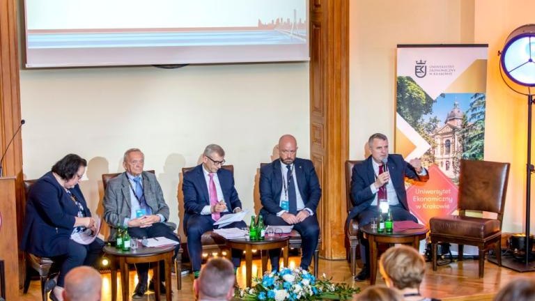 rozmowy o polskich metropoliach w krakowie Artur Koziol Wieliczka-012.jpg
