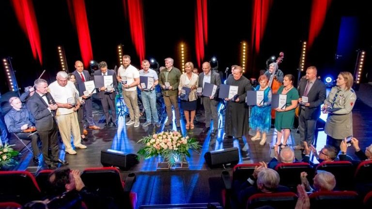 wreczenie medali dobroci 2023 Wieliczka Mediateka-021.jpg