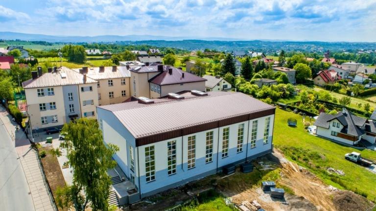 Dobiega końca budowa hali gimnastycznej w Mietniowie gm Wieliczka-005.jpg