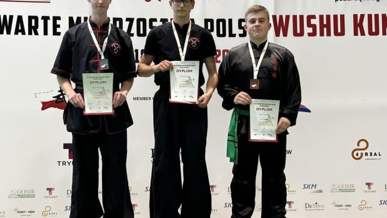 Igor Litwiński 3 m-ce formy z bronią.jpg