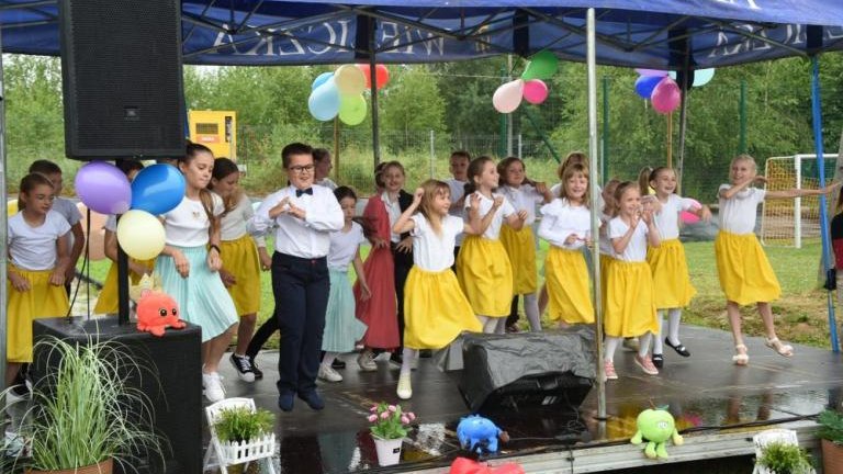 Otwarcie nowego placu zabaw i terenu rekreacyjnego w Raciborsku gm Wieliczka-001.jpg