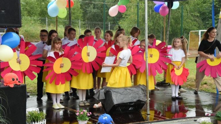 Otwarcie nowego placu zabaw i terenu rekreacyjnego w Raciborsku gm Wieliczka-007.jpg