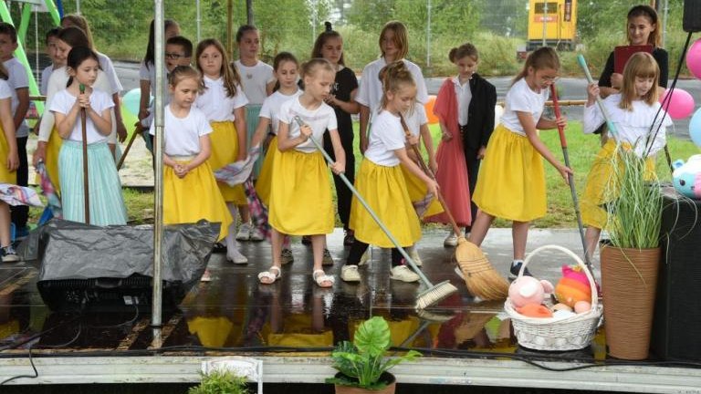 Otwarcie nowego placu zabaw i terenu rekreacyjnego w Raciborsku gm Wieliczka-008.jpg