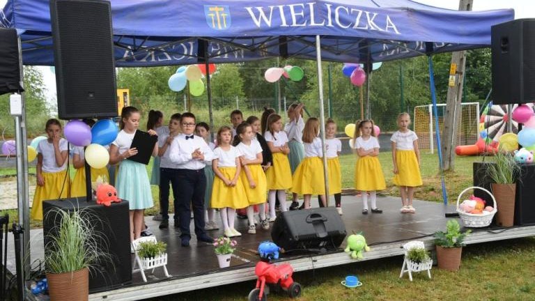 Otwarcie nowego placu zabaw i terenu rekreacyjnego w Raciborsku gm Wieliczka-018.jpg