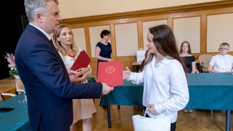 IX sesja mlodziezowej rady miejskiej w Wieliczce-009.jpg