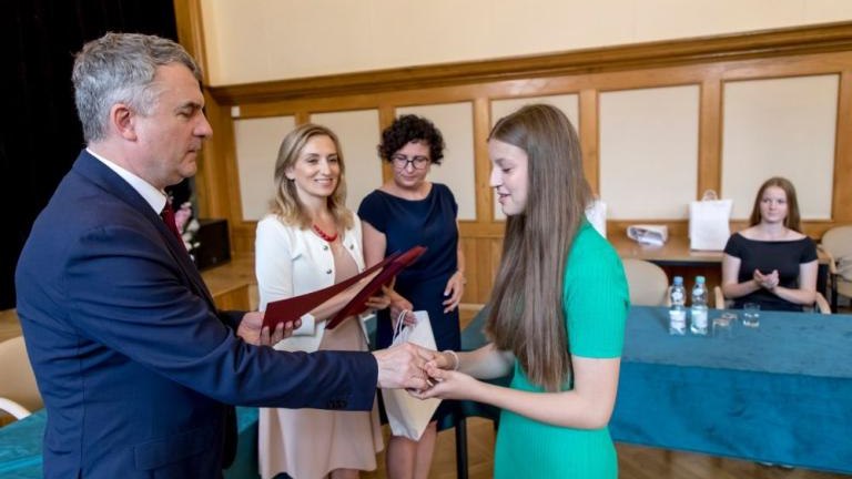 IX sesja mlodziezowej rady miejskiej w Wieliczce-014.jpg
