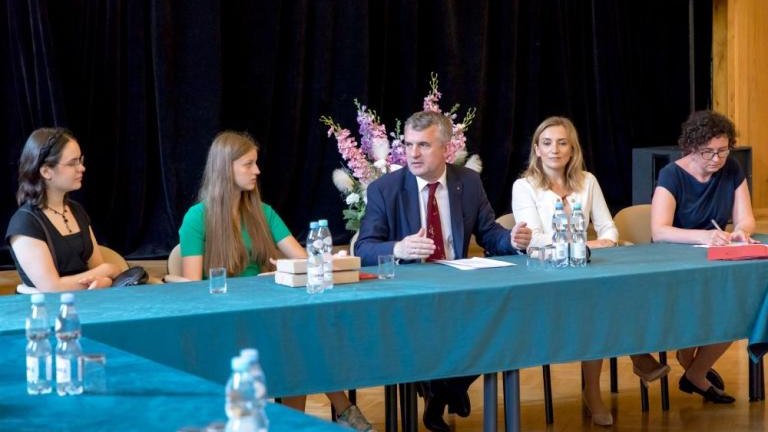 IX sesja mlodziezowej rady miejskiej w Wieliczce-023.jpg