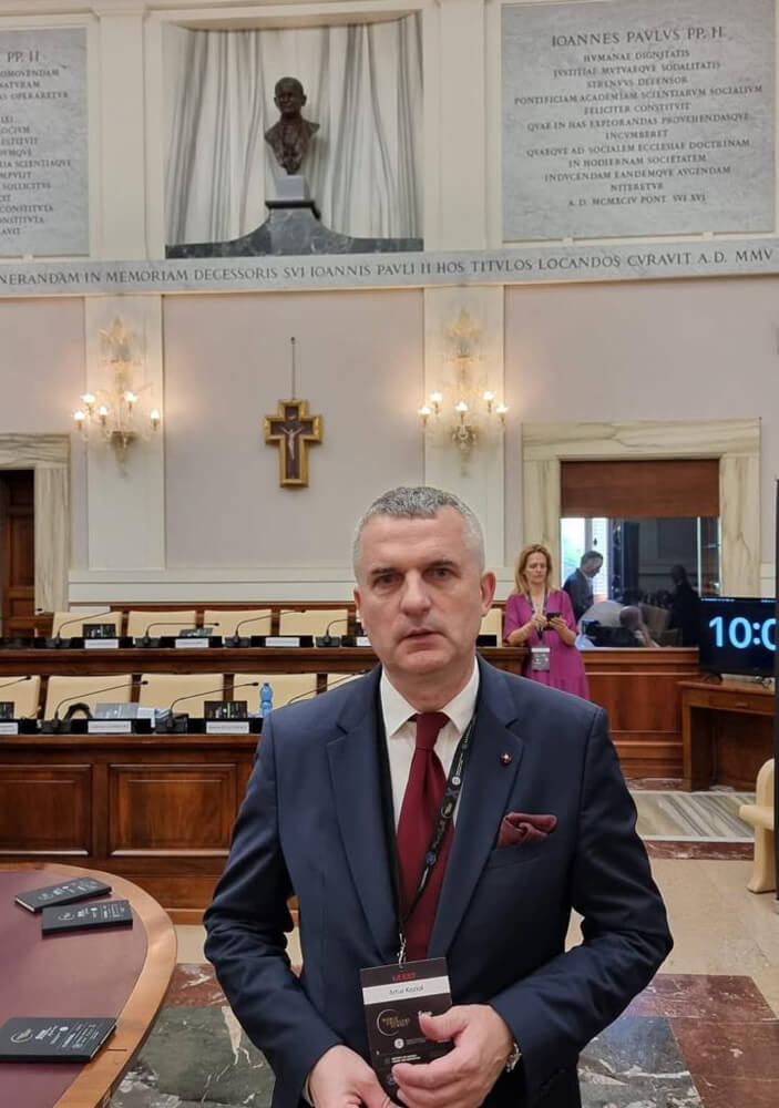 burmistrz Wieliczki Artur Koziol podczas World Changers Summit w Watykanie 2023 12.jpg