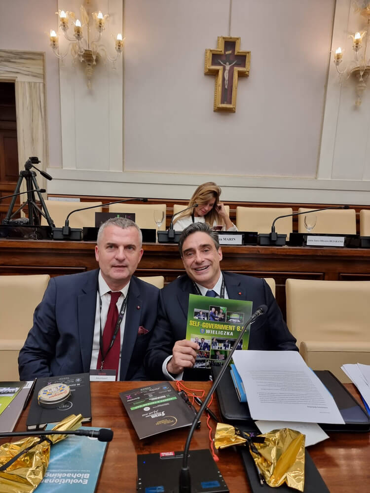 burmistrz Wieliczki Artur Koziol podczas World Changers Summit w Watykanie 2023 4.jpg