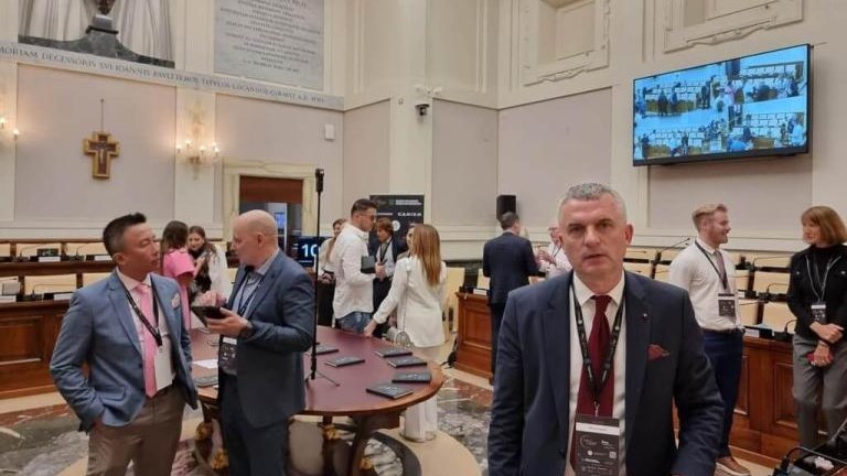burmistrz Wieliczki Artur Koziol podczas World Changers Summit w Watykanie 2023 8.jpg