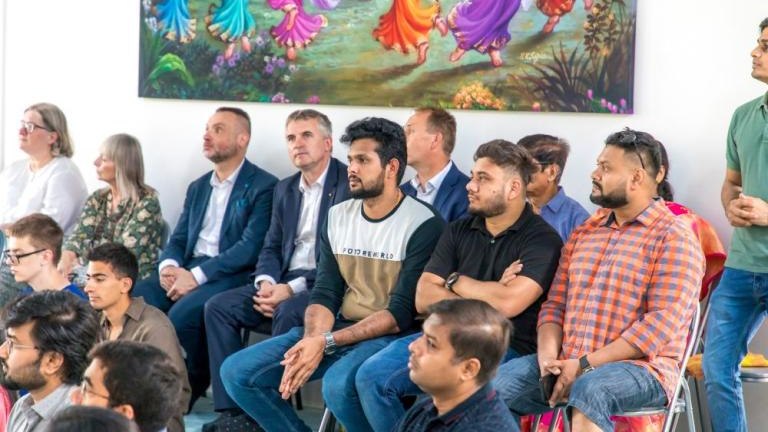 w swiatyni hinduistycznej w Brzegach-013.jpg