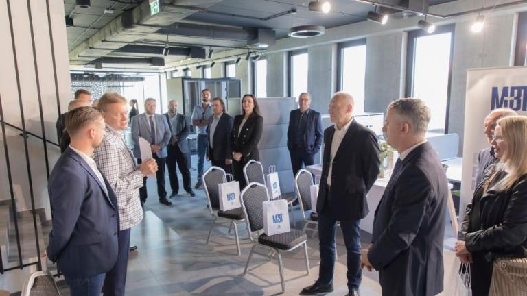 otwarcie zakladu produkcyjnego firmy Euronova w Wielickiej Strefie Aktywnosci Gospodarczej-015.jpg