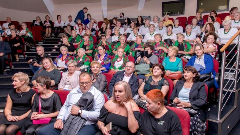 spotkanie pan z Koł Gospodyn Wiejskich LGD Powiatu Wielickiego z Jerzy Kryszak Miedzynarodowy Dzien Kobiet Wiejskich Niepolomice-007.jpg