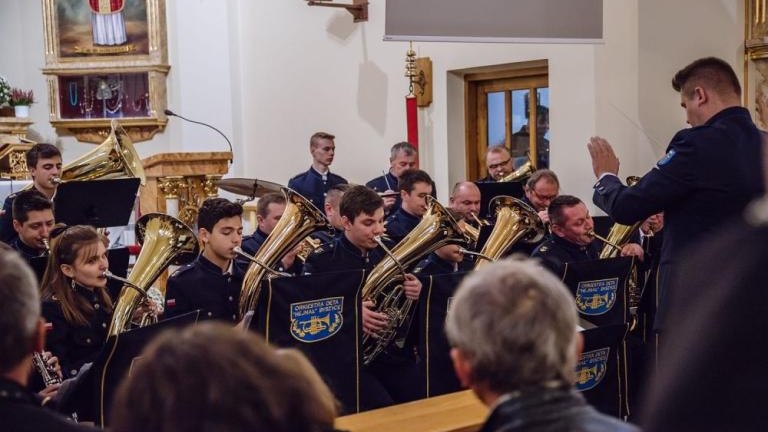 koncert zaduszkowy orkiestry detej Hejnal z Byszyc gm Wieliczka-006.jpg