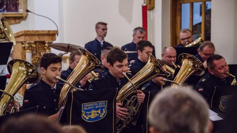 koncert zaduszkowy orkiestry detej Hejnal z Byszyc gm Wieliczka-009.jpg