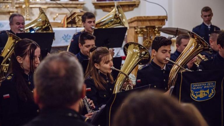 koncert zaduszkowy orkiestry detej Hejnal z Byszyc gm Wieliczka-015.jpg