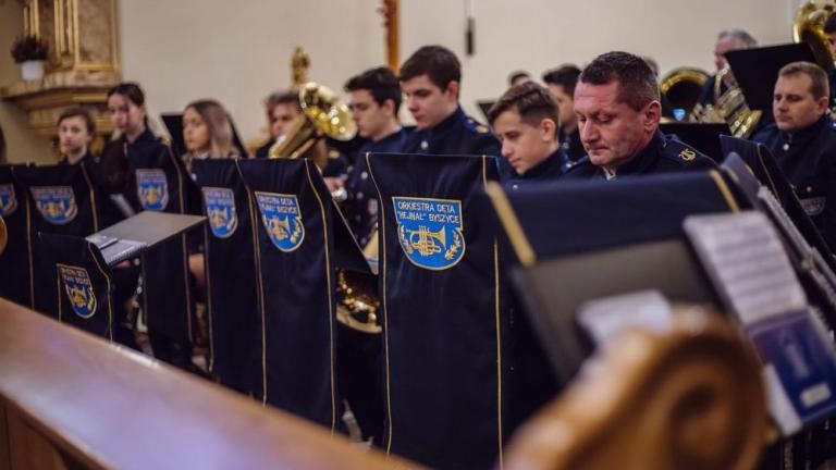 koncert zaduszkowy orkiestry detej Hejnal z Byszyc gm Wieliczka-016.jpg
