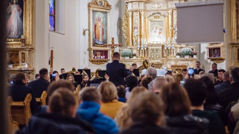koncert zaduszkowy orkiestry detej Hejnal z Byszyc gm Wieliczka-017.jpg
