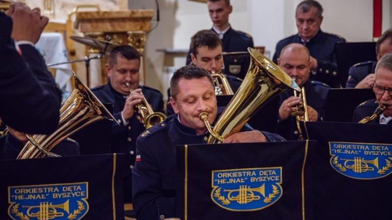 koncert zaduszkowy orkiestry detej Hejnal z Byszyc gm Wieliczka-021.jpg