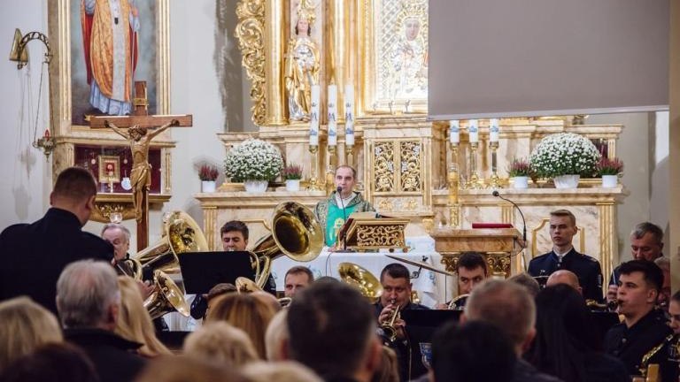 koncert zaduszkowy orkiestry detej Hejnal z Byszyc gm Wieliczka-022.jpg