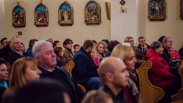 koncert zaduszkowy orkiestry detej Hejnal z Byszyc gm Wieliczka-027.jpg