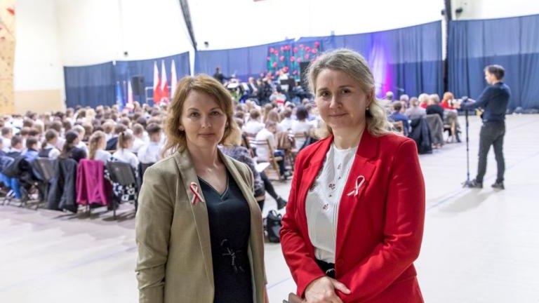 wspolne spiewanie piesni patriotycznych młodziezy wielickich szkol podstawowych Solne_Miasto-018.jpg