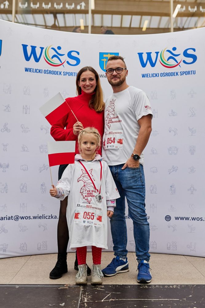 wspolne spiewanie piesni patriotycznych XX Wielicki Bieg Niepodległości Solne_Miasto Wieliczka-011.jpg