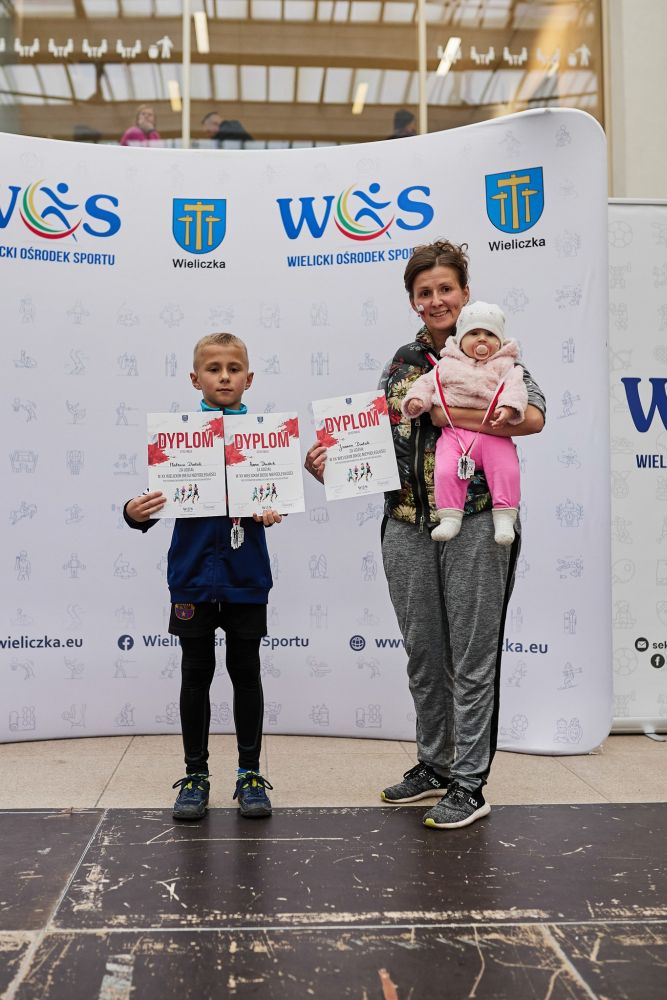 wspolne spiewanie piesni patriotycznych XX Wielicki Bieg Niepodległości Solne_Miasto Wieliczka-012.jpg