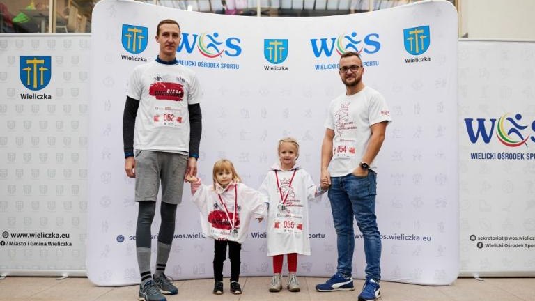 wspolne spiewanie piesni patriotycznych XX Wielicki Bieg Niepodległości Solne_Miasto Wieliczka-013.jpg