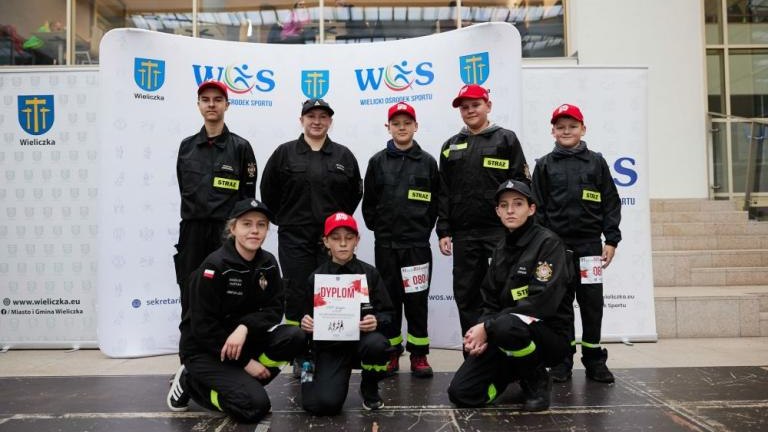 wspolne spiewanie piesni patriotycznych XX Wielicki Bieg Niepodległości Solne_Miasto Wieliczka-014.jpg
