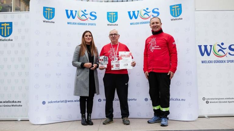 wspolne spiewanie piesni patriotycznych XX Wielicki Bieg Niepodległości Solne_Miasto Wieliczka-020.jpg