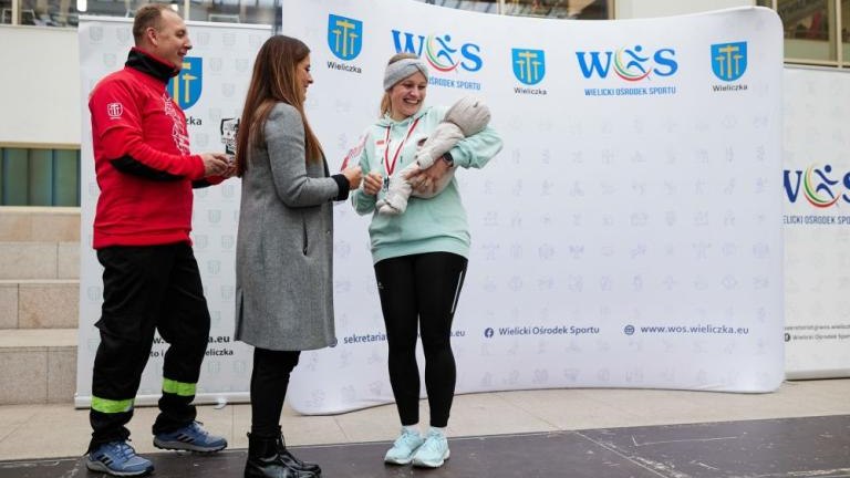 wspolne spiewanie piesni patriotycznych XX Wielicki Bieg Niepodległości Solne_Miasto Wieliczka-026.jpg