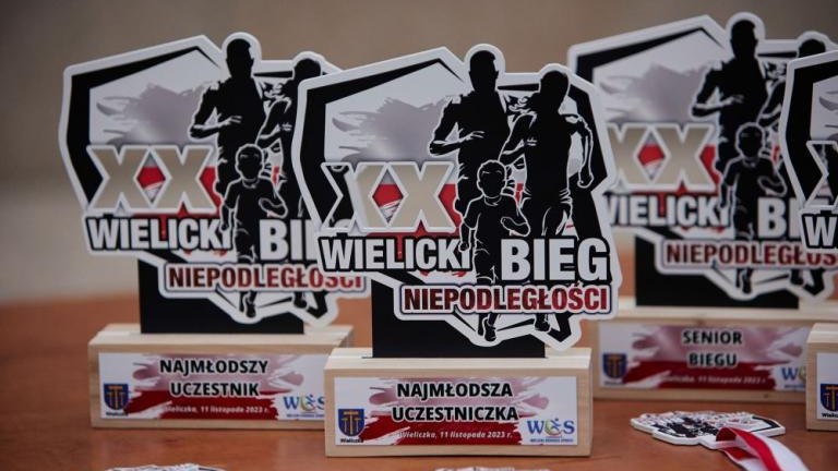 wspolne spiewanie piesni patriotycznych XX Wielicki Bieg Niepodległości Solne_Miasto Wieliczka-043.jpg