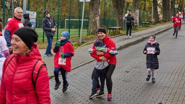 wspolne spiewanie piesni patriotycznych XX Wielicki Bieg Niepodległości Solne_Miasto Wieliczka-052.jpg