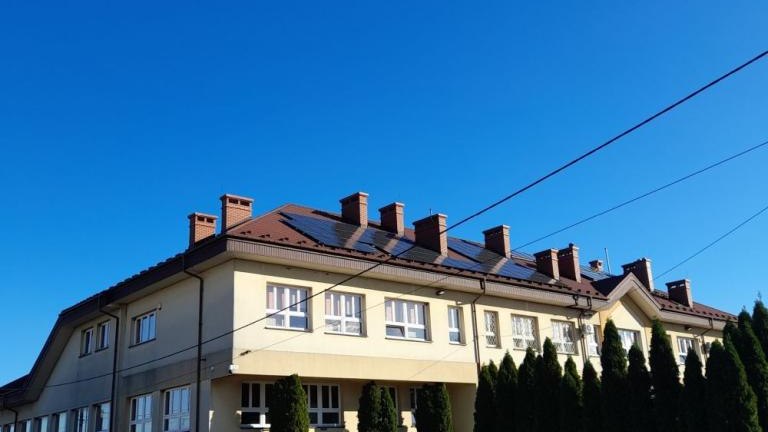 montaz instalacji fotowoltaicznych na budynkach uzytecznosci publicznej w Wieliczce-003.jpg