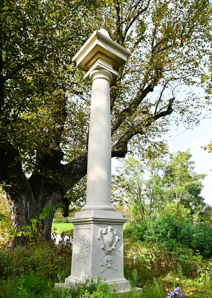 odrestaurowana zabytkowa kolumna w Grajowie gm Wieliczka-004.jpg