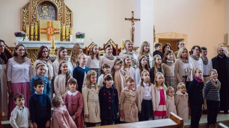 wystep Scholi_Hosanna z okazji swieta patronki muzyki koscielnej - sw Cecylii Parafia_Strumiany-015.jpg