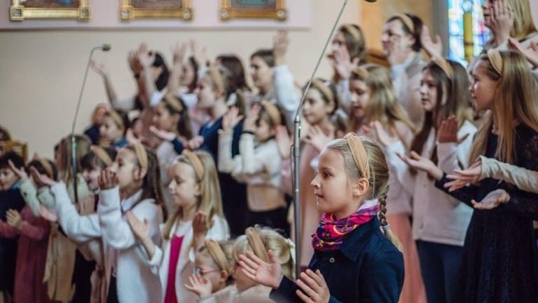 wystep Scholi_Hosanna z okazji swieta patronki muzyki koscielnej - sw Cecylii Parafia_Strumiany-016.jpg