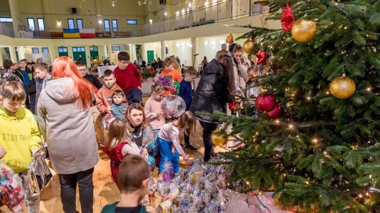 Betlejemskie Swiatlo Pokoju w Centrum Pomocy dla Ukrainy w Grabiu gm Wieliczka-005.jpg