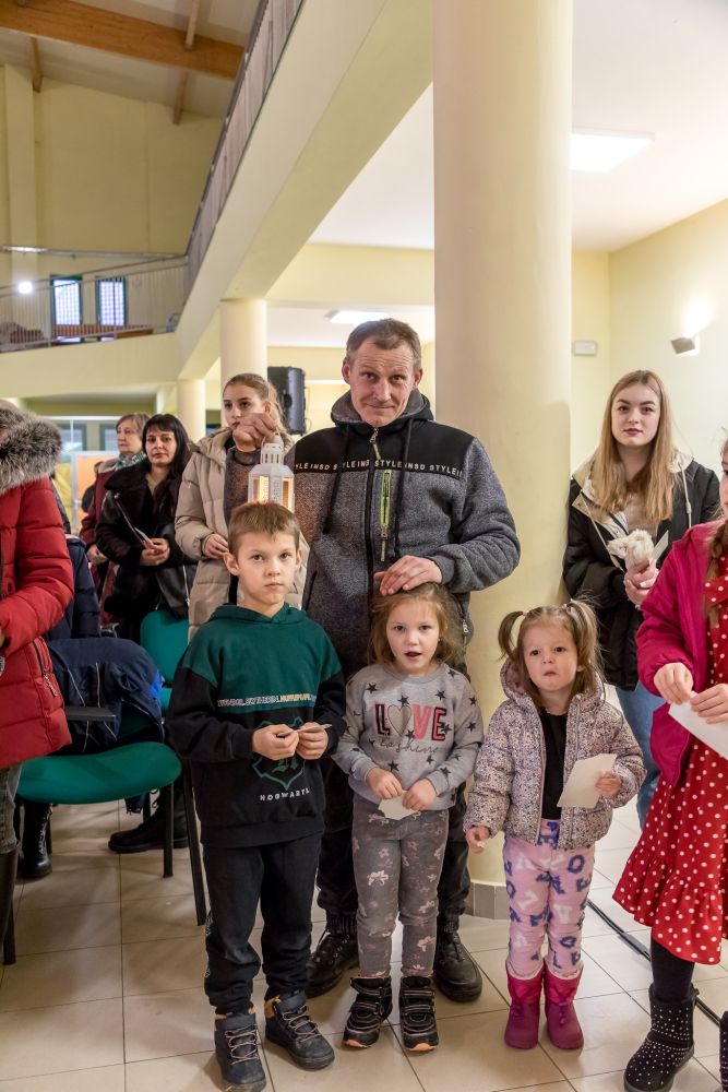 Betlejemskie Swiatlo Pokoju w Centrum Pomocy dla Ukrainy w Grabiu gm Wieliczka-039.jpg