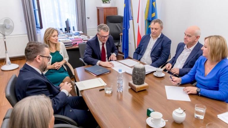 spotkanie zespolu do budowy i utworzenia na terenie miasta Wieliczka Szpitala Uniwersyteckiego-003.jpg