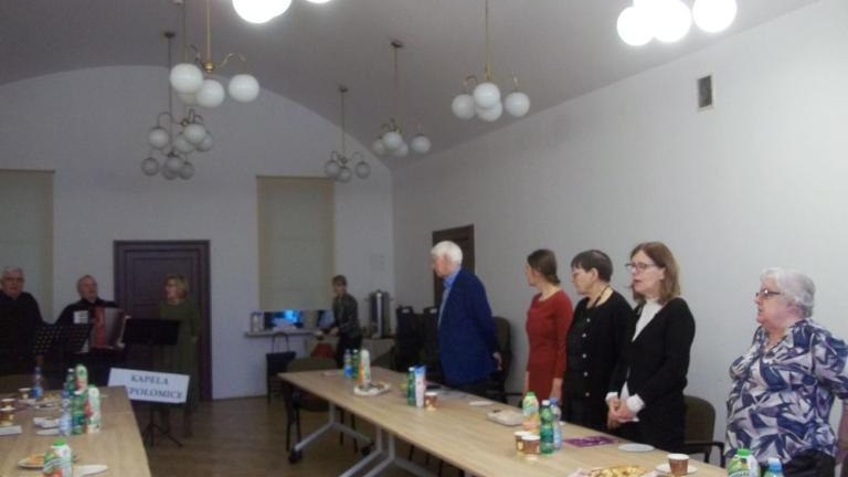 msza sw w kosciele Karmelitow dla MZRTK i spotkanie oplatkowe w bibliotece publicznej przy Rajskiej-008.jpg