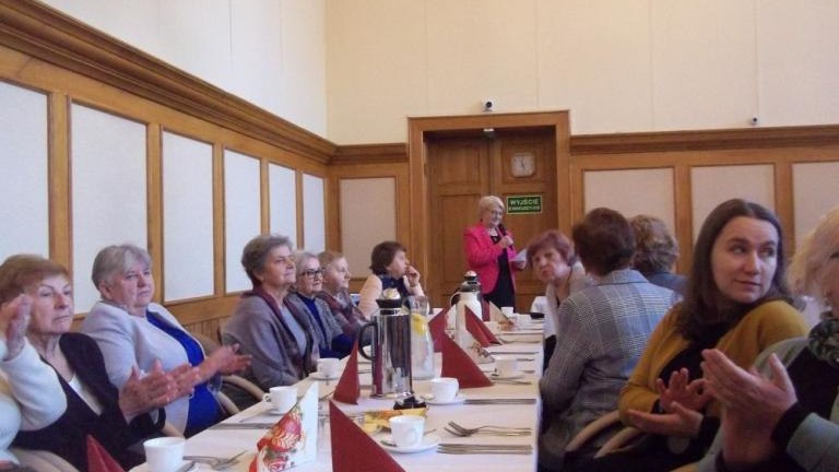 delegacja KPW na Spotkaniu Noworocznym Srodowisk Senioralnych w Wieliczce Sala Magistrat-002.jpg