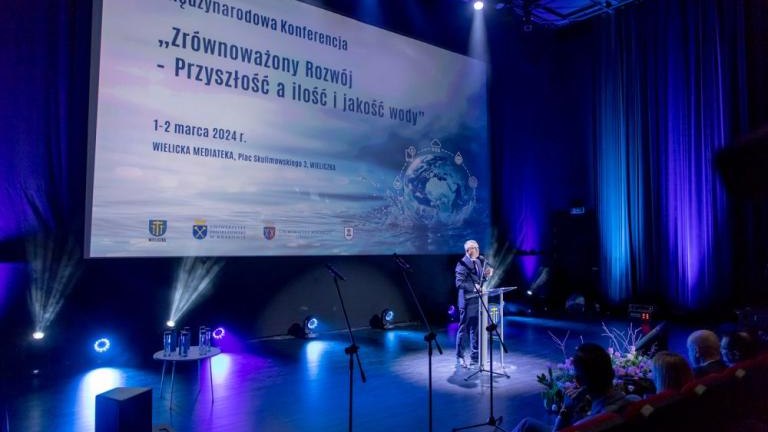 eksperci w Wieliczce o zrownowazonym rozwoju przyszlosc srodowiska-002.jpg